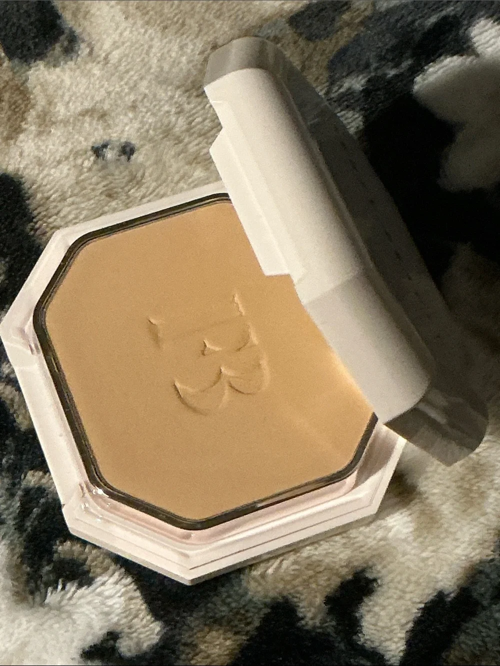FENTY 210 Pro F lt'r Soft Matte Powder Foundation